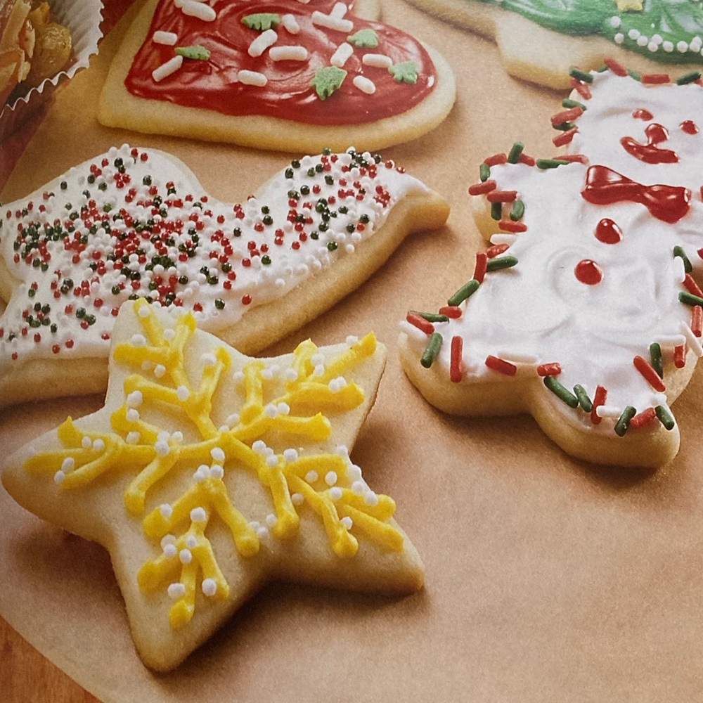 NWOT Pillsbury Holiday Cookbook - Picture 5 of 16